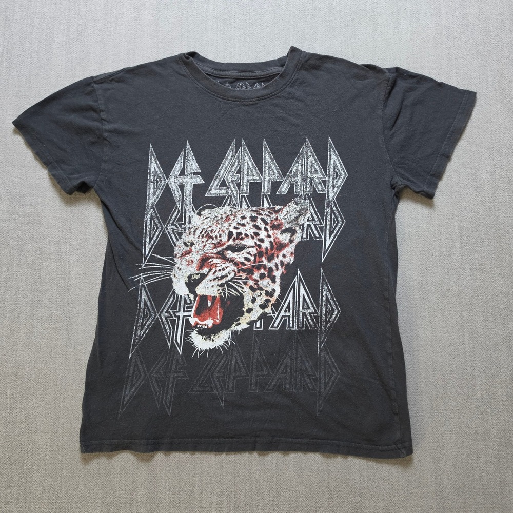 Def Leppard Graphic Tee Women Medium Black Short Sleeve Rock Band Leopard Print